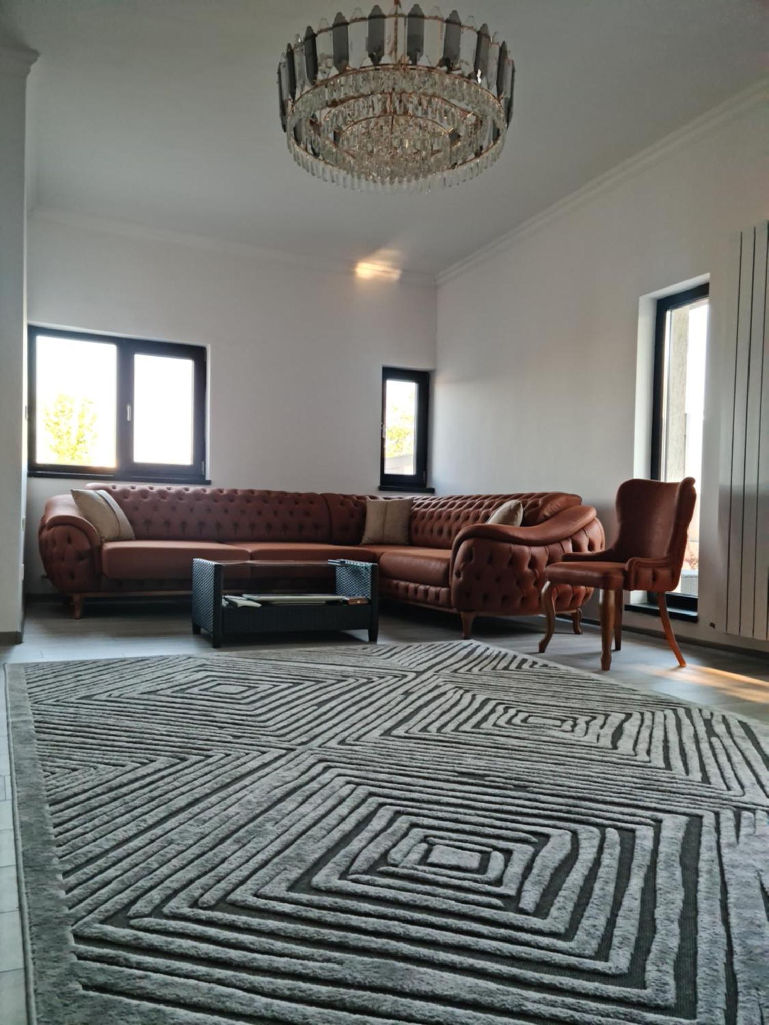Grey House * Bucureşti