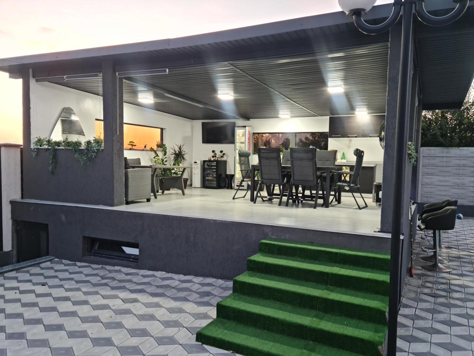 Grey House Vilă *