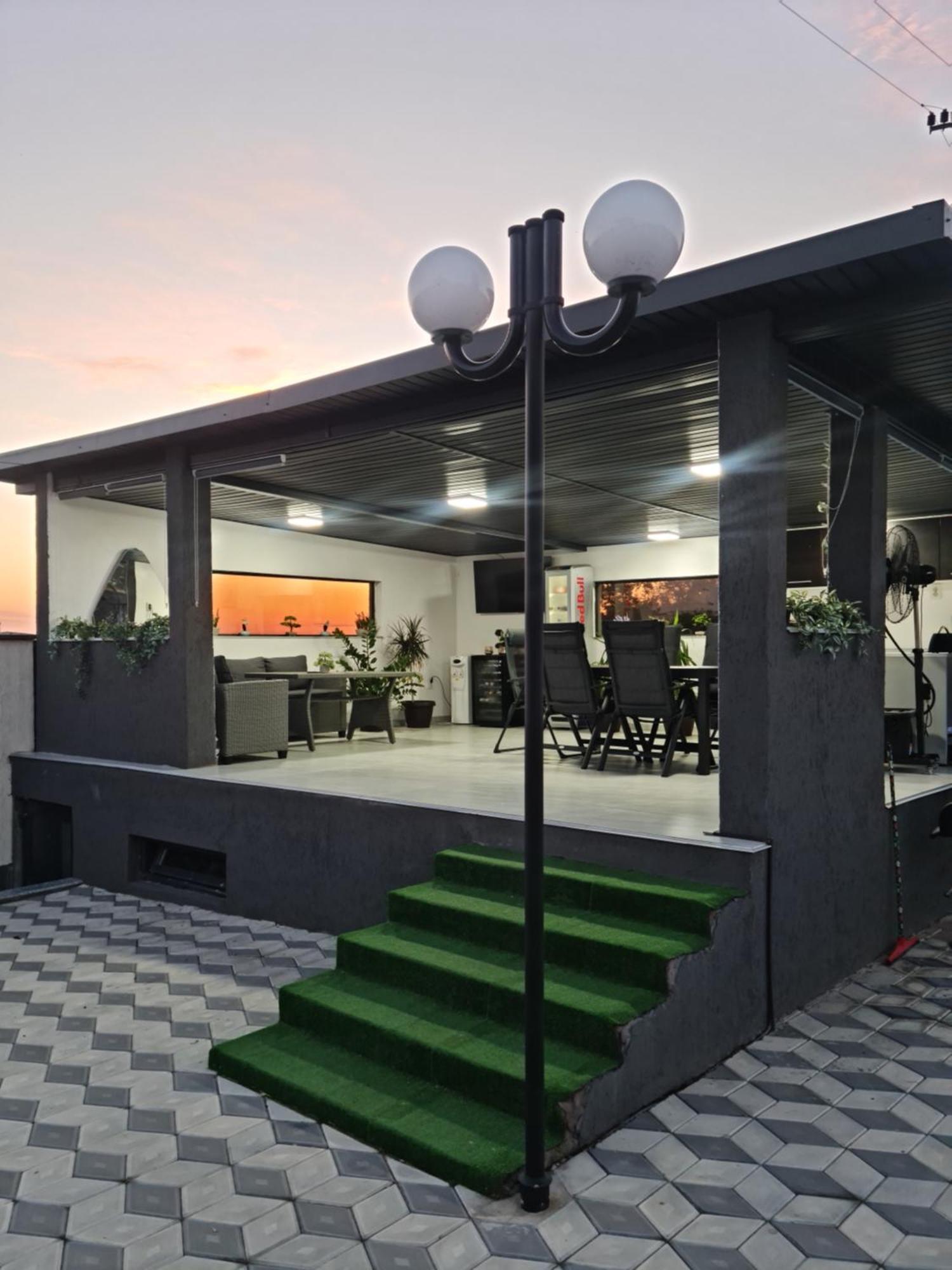 Grey House Bucureşti