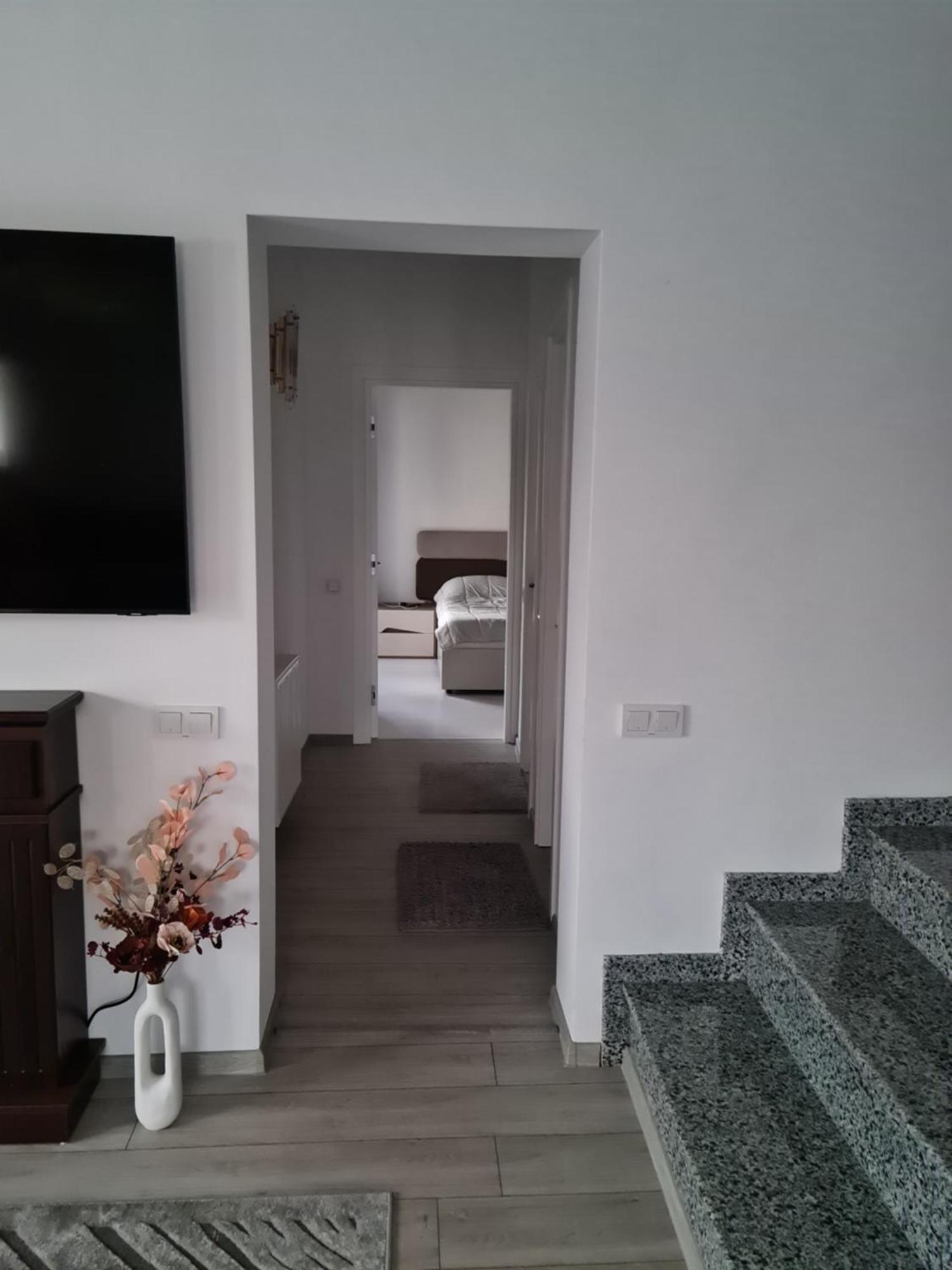 Grey House Vilă