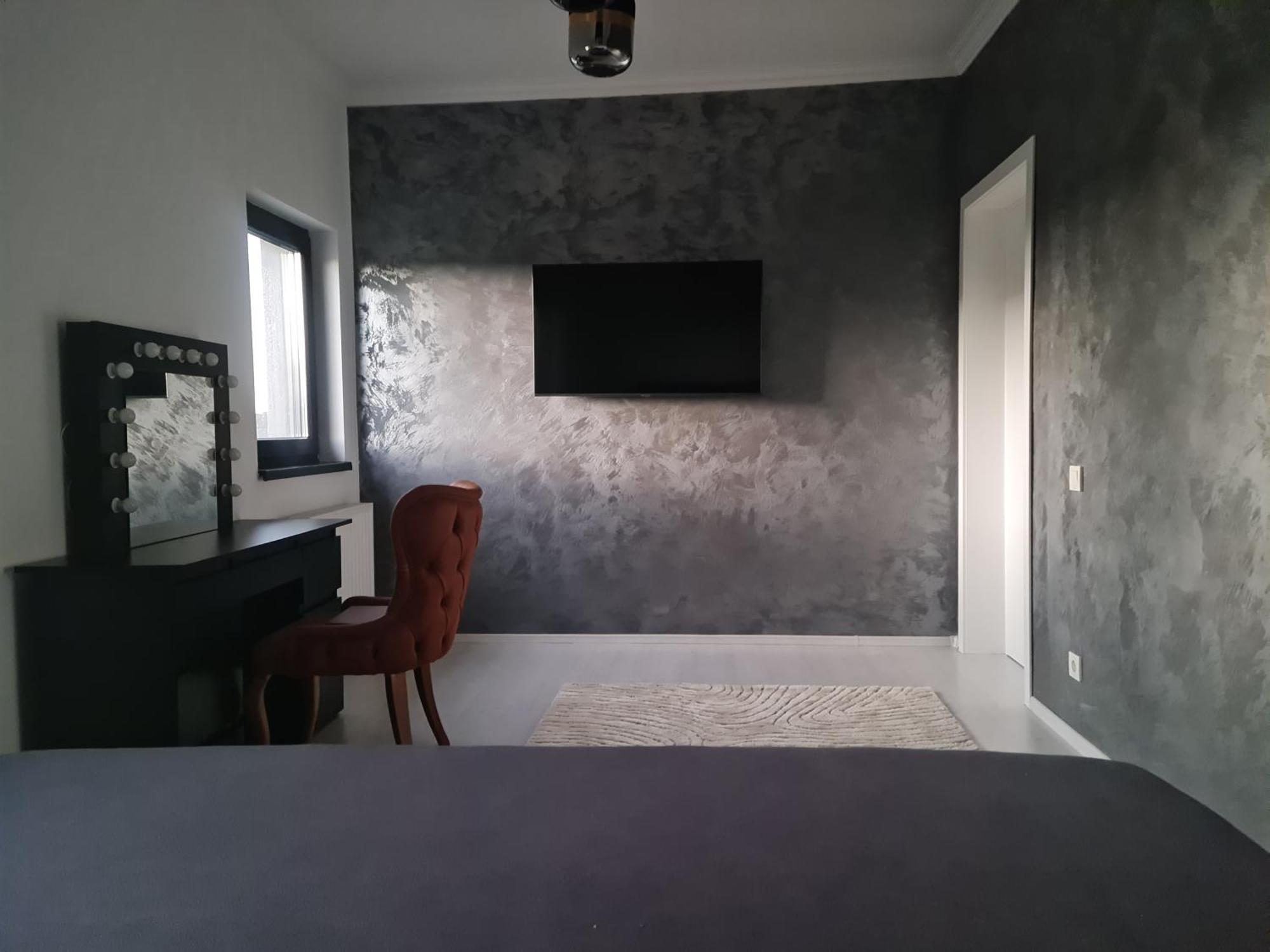Grey House * Bucureşti