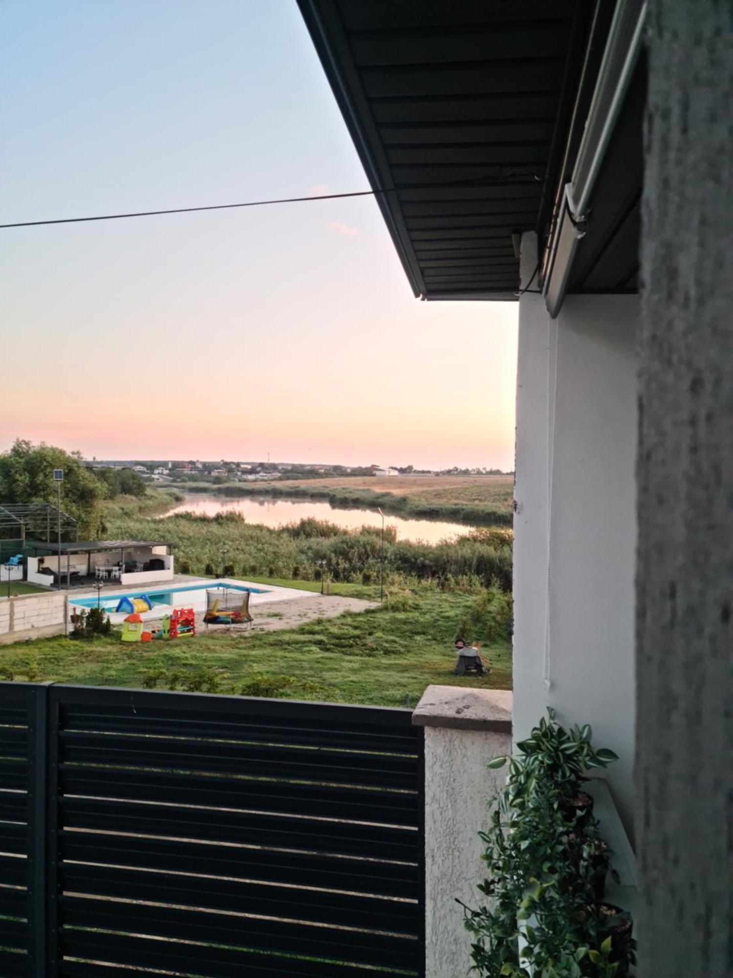 Grey House Vilă