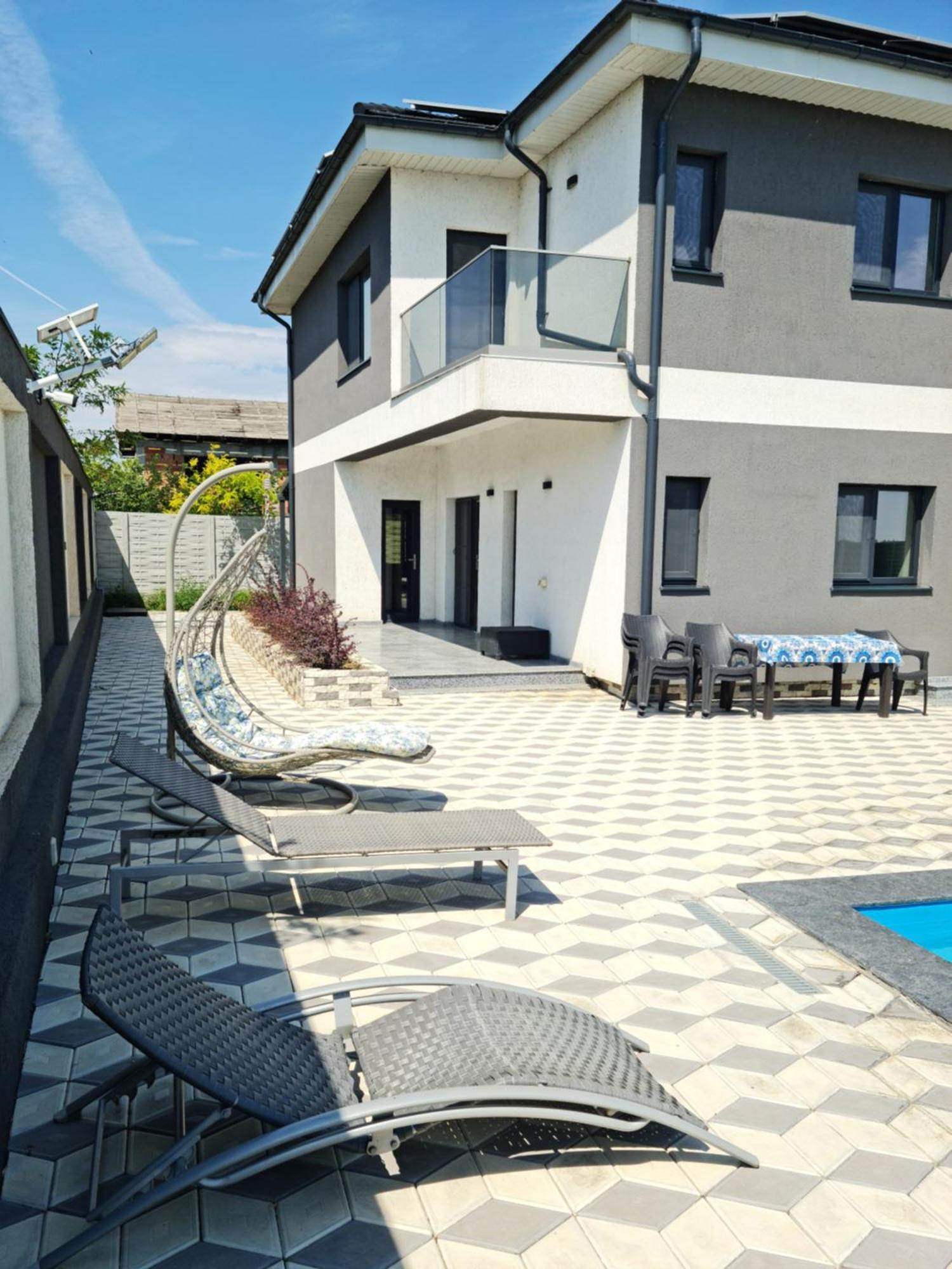Vilă Grey House *