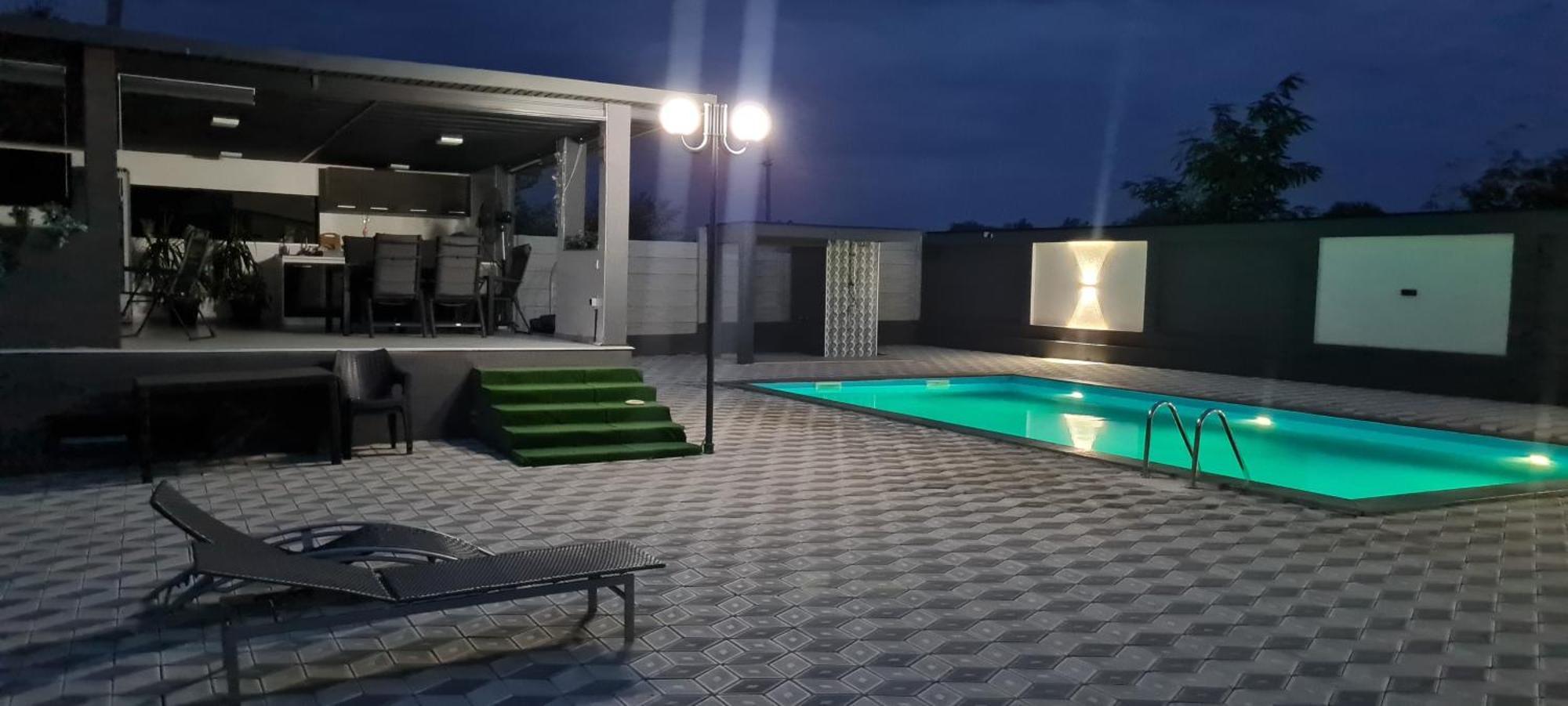 Vilă Grey House *