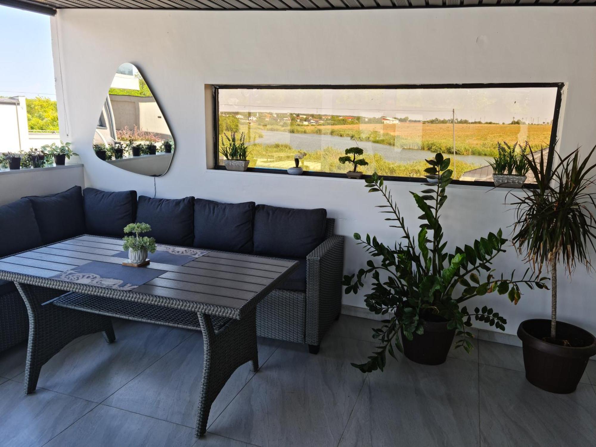 Grey House Vilă *